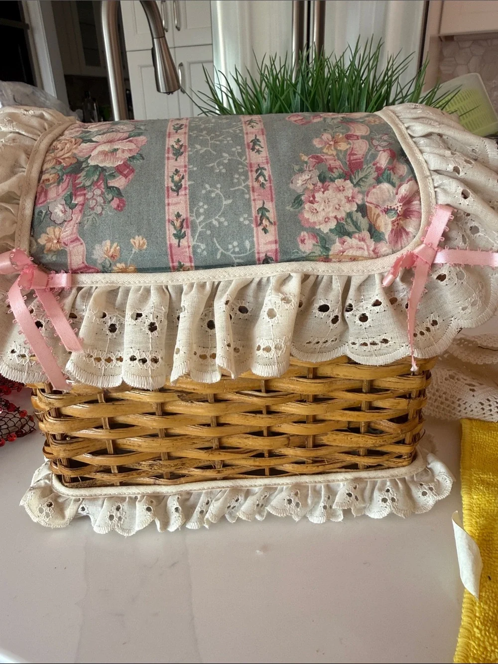 Vintage-Style Wicker Storage music Basket with Pink Floral Fabric and Lace